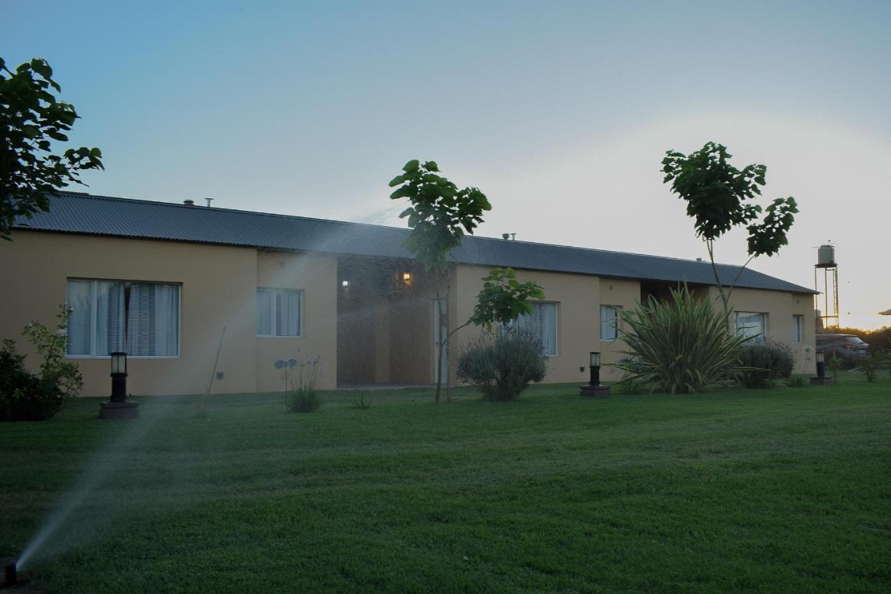 Las Catalpas Macachin  Exterior photo
